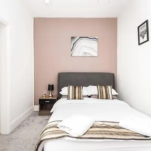https://exclusive-house-near-the-heart-of-the-racecourse.yorkshirehotels.net